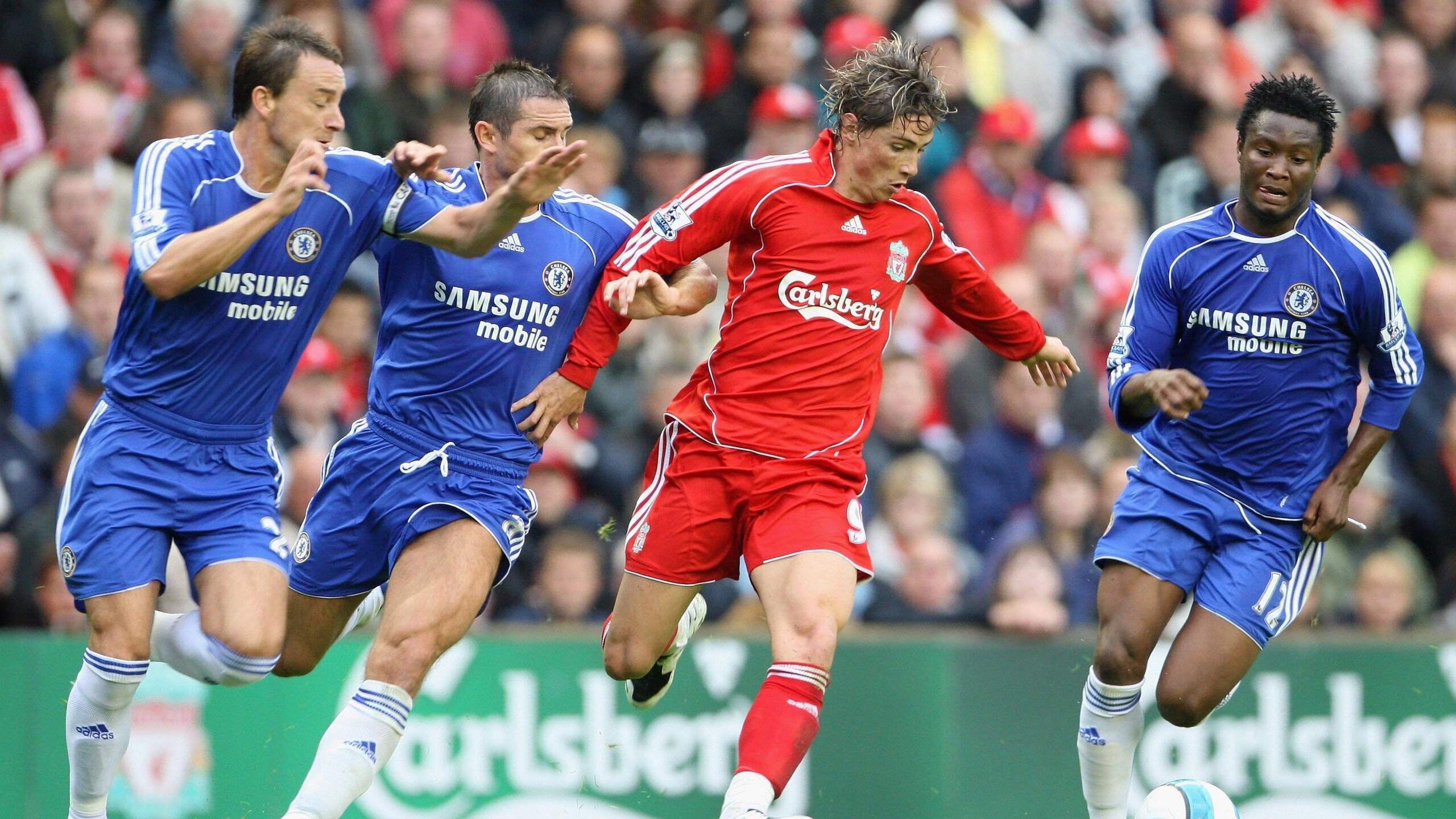 Uzi在SKT比赛中惊险取胜，突破纪录引发热议！